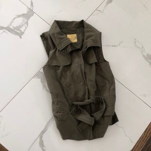 Army color vest size xs like new princess Vera wang